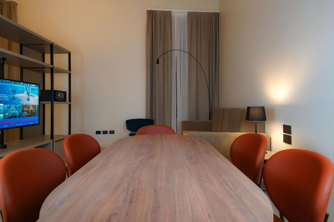 Bergamo Inn 21 Exteriér fotografie Meeting room